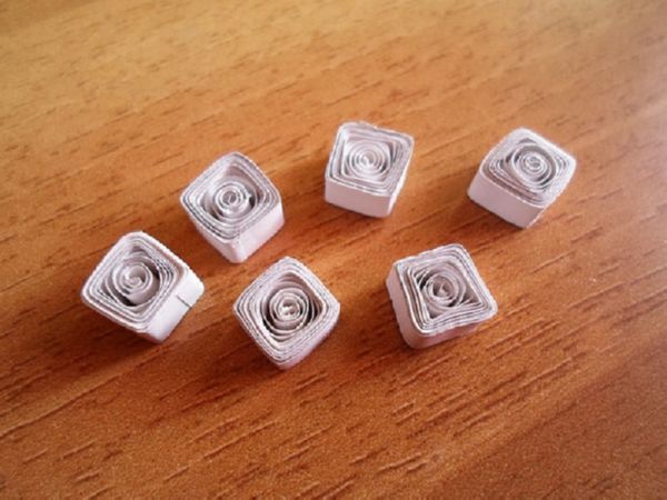 Mooie sneeuwvlokken voor het nieuwe jaar 2017 met hun eigen handen van papier - diagrammen en foto's in fasen. Masterclasses voor kinderen op grote sneeuwvlokken in origamitechniek