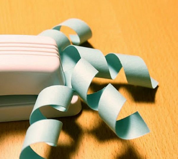Mooie sneeuwvlokken voor het nieuwe jaar 2017 met hun eigen handen van papier - diagrammen en foto's in fasen. Masterclasses voor kinderen op grote sneeuwvlokken in origamitechniek