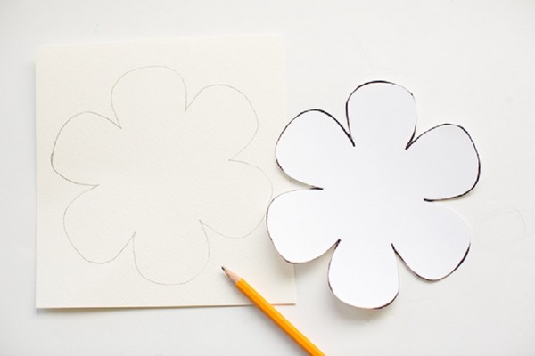 Briefkaart voor Moederdag met eigen handen, masterclasses met foto's voor de kleuterschool en 1-3 cijfers