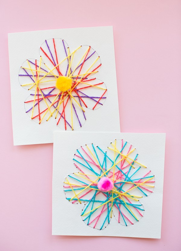Briefkaart voor Moederdag met eigen handen, masterclasses met foto's voor de kleuterschool en 1-3 cijfers