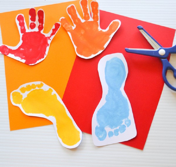 Briefkaart voor Moederdag met eigen handen, masterclasses met foto's voor de kleuterschool en 1-3 cijfers