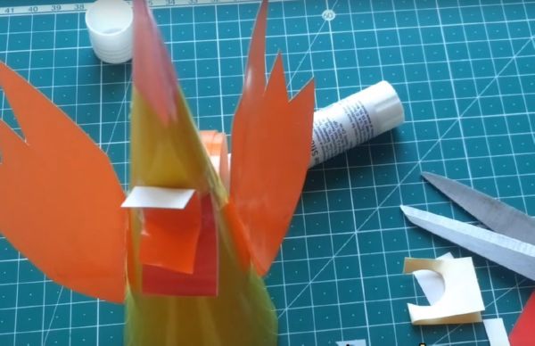 Rooster met zijn eigen handen