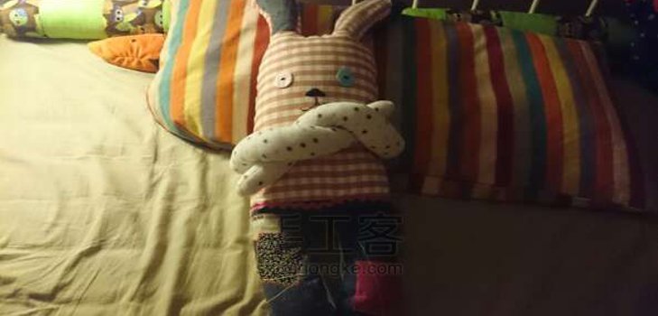 Knuffelkonijntje met je eigen handen