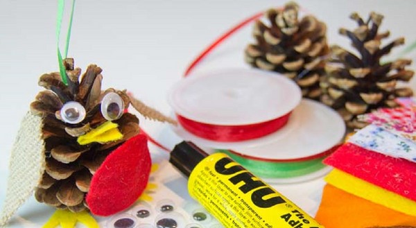 Ambachten "Gifts of Autumn" met hun eigen handen van natuurlijke materialen voor de kleuterschool en op school