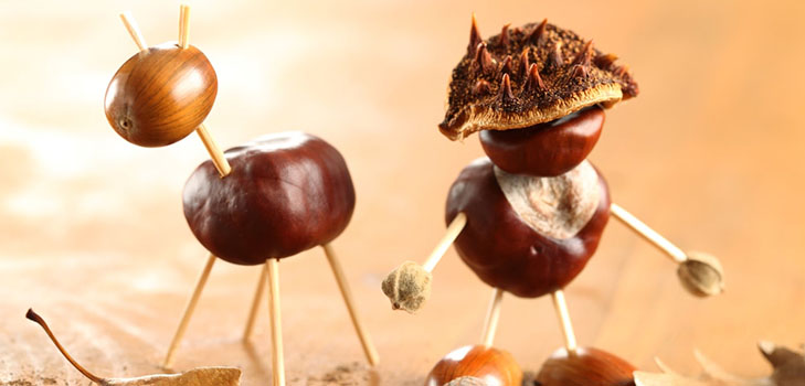 Ambachten van kastanjes op het thema van de herfst