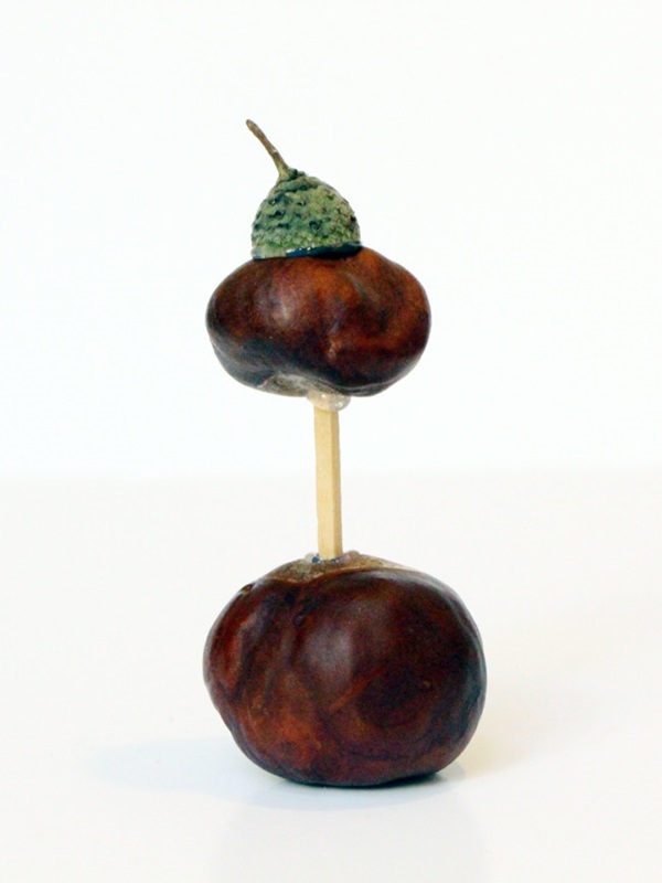 Ambachten van kastanjes op het thema van de herfst