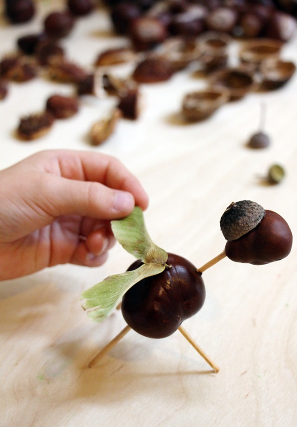 Ambachten van kastanjes op het thema van de herfst
