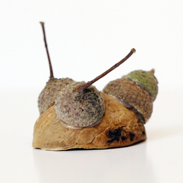Ambachten van kastanjes op het thema van de herfst