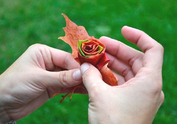 Ambachten van bladeren op het thema "Herfst" met hun eigen handen voor schoolkinderen