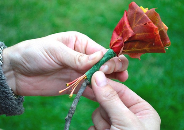 Ambachten van bladeren op het thema "Herfst" met hun eigen handen voor schoolkinderen