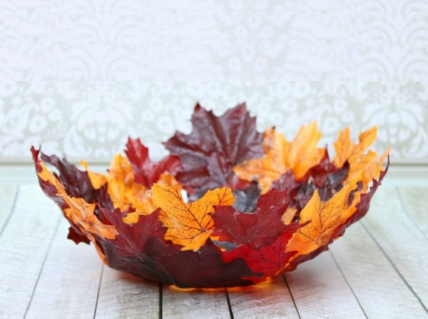 Ambachten van bladeren op het thema "Herfst" met hun eigen handen voor schoolkinderen
