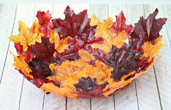 Ambachten van bladeren op het thema "Herfst" met hun eigen handen voor schoolkinderen