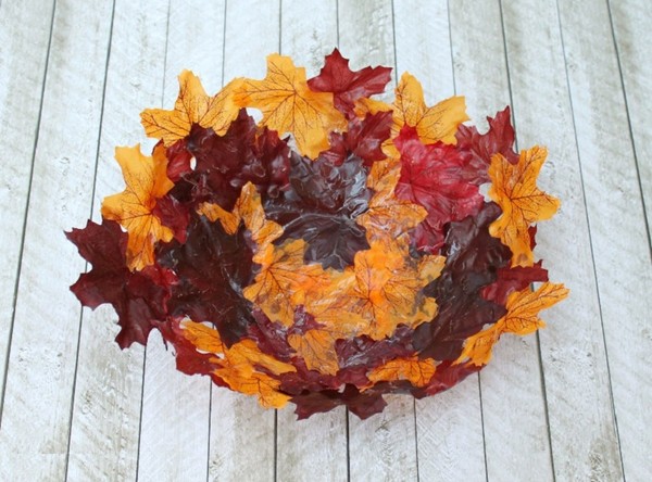 Ambachten van bladeren op het thema "Herfst" met hun eigen handen voor schoolkinderen