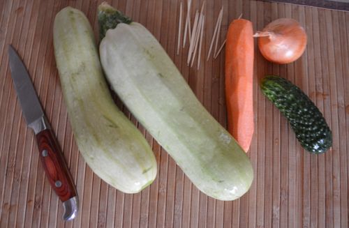 Ambacht van groenten door eigen handen Ambacht van groenten door eigen handen