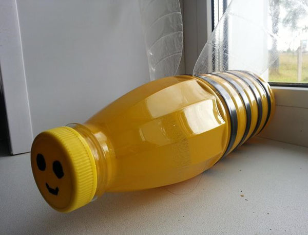 Nieuwe ambachten van plastic flessen met hun eigen handen voor tuin en boomgaard