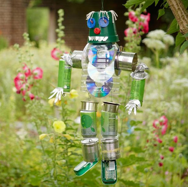 Nieuwe ambachten van plastic flessen met hun eigen handen voor tuin en boomgaard