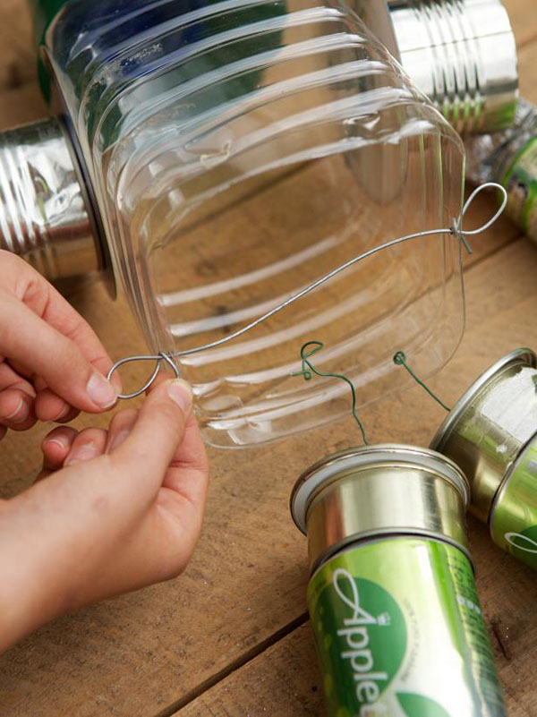 Nieuwe ambachten van plastic flessen met hun eigen handen voor tuin en boomgaard