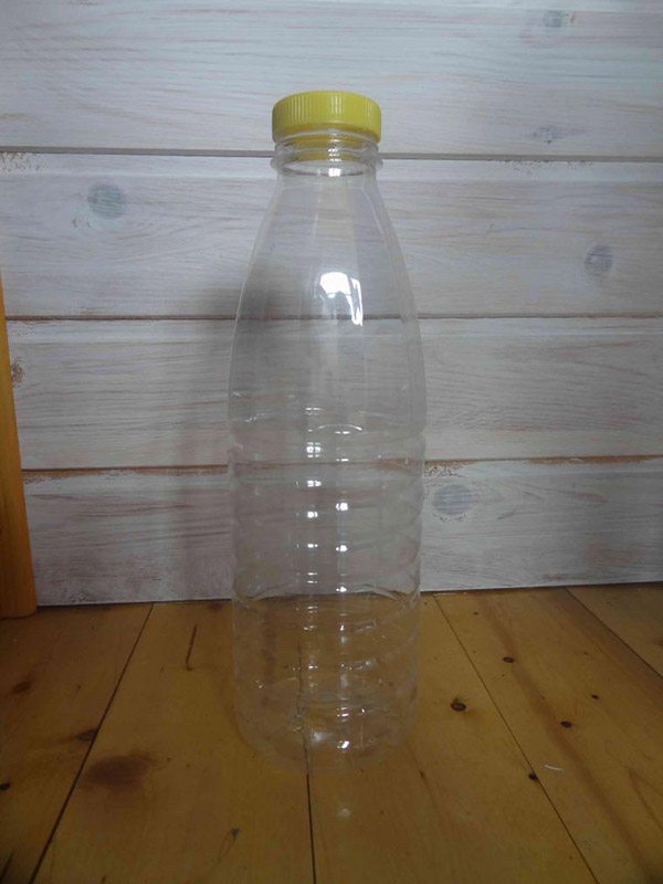Nieuwe ambachten van plastic flessen met hun eigen handen voor tuin en boomgaard