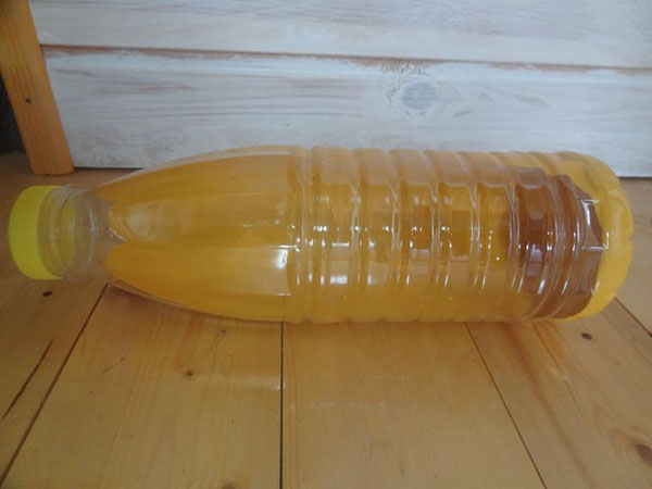 Nieuwe ambachten van plastic flessen met hun eigen handen voor tuin en boomgaard