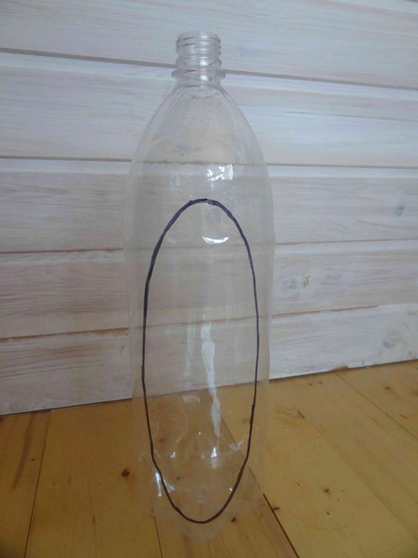 Nieuwe ambachten van plastic flessen met hun eigen handen voor tuin en boomgaard