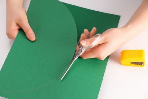 Ambachten voor het nieuwe jaar 2017 met hun eigen handen, masterclasses - van papier en materialen tot de kleuterschool en op school