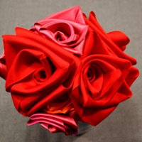 Rozen van linten met hun eigen handen