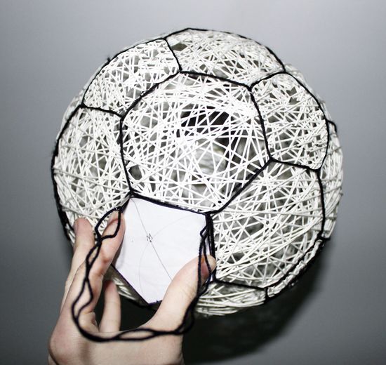 Lamp bal met je handen