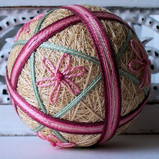 Temari: ballen van draad Temari: ballen van draad