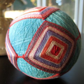 Temari: ballen van draad Temari: ballen van draad