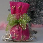 Verpakken voor nieuwjaarsgeschenken door eigen handen
