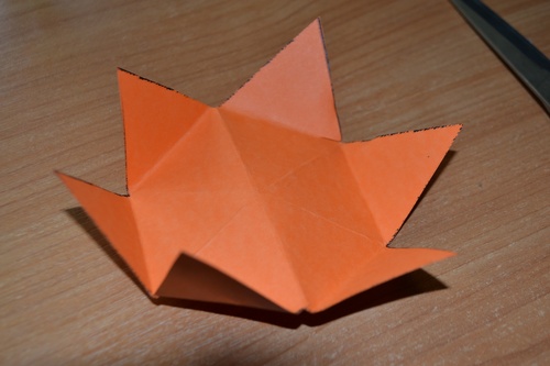 Ambachten op 9 mei: eeuwig vuur van papier uit eigen handen