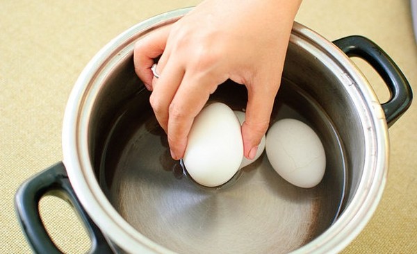 Hoe versier je eieren voor Pasen met je eigen handen - interessante masterclasses met foto's