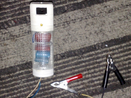 Oplader voor auto-accu's met uw handen - het is gemakkelijk!