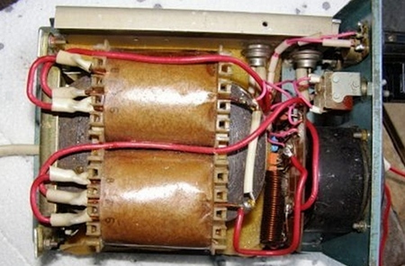 Oplader voor auto-accu's met uw handen - het is gemakkelijk!