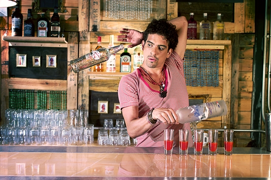 Het meisje aan de bar: het beroep van een barman
