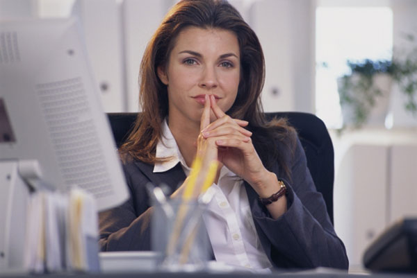 Presenteert aan de directrice