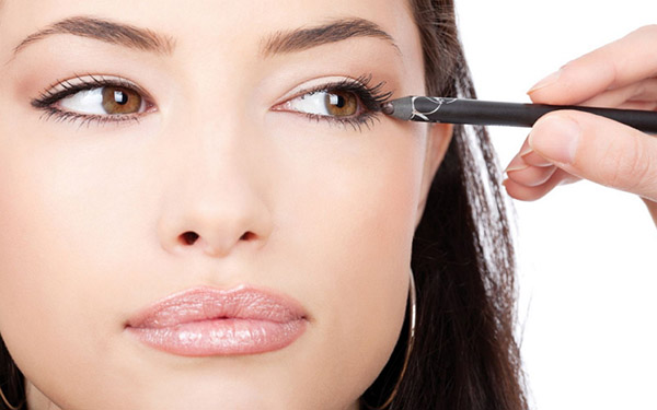 Effectieve make-up gedurende tien minuten: tips make-up artist Chanel