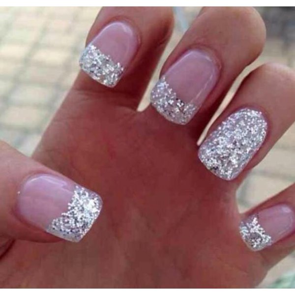 Glitter en Swarovski-stenen als trend van de wintermanicure 2016-2017