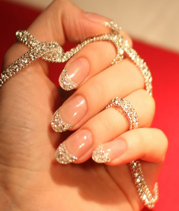 Glitter en Swarovski-stenen als trend van de wintermanicure 2016-2017
