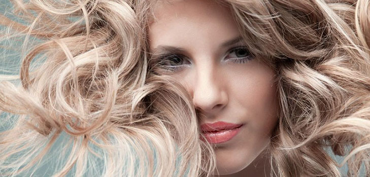 Haarinstructie: hoe je 's morgens wakker wordt met een stijlvolle styling