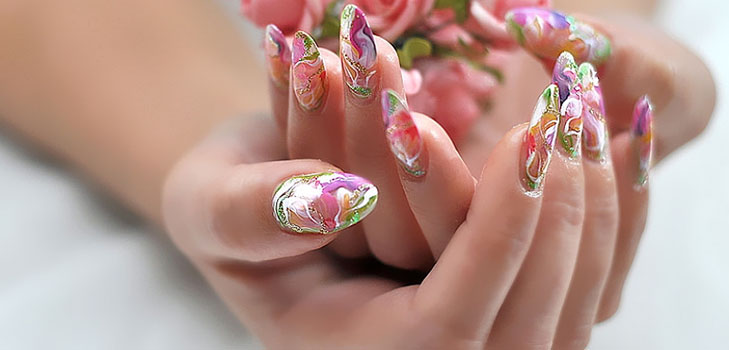 Manicure-ideeën voor 8 maart: nieuwe trends van Instagram