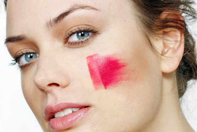 Hoe blusher correct toe te passen