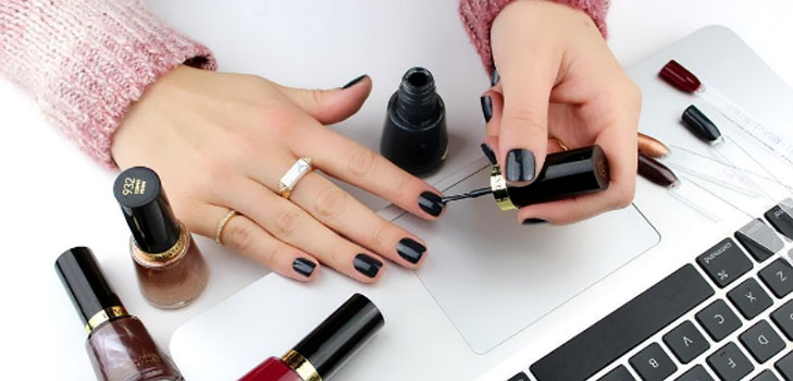Creatieve manicure met uw handen: Top-4 stijlvolle ontwerpen van Instagram