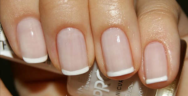 Welke manicure moet je op school maken op 1 september, een foto. Manicure-ideeën voor kennisdag voor leerlingen van de 9e en 11e klas