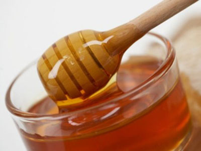 Masker voor gespleten haarpunten met honing thuis