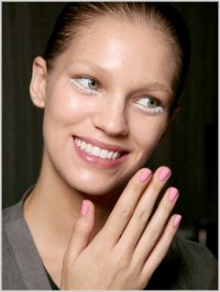 Modieuze lente-manicure 2011