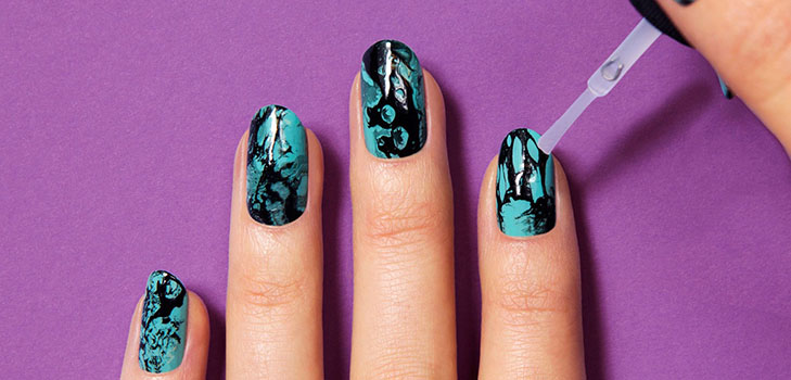 Marmeren manicure met gel-lak