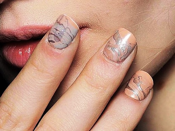 Marmeren manicure met gel-lak