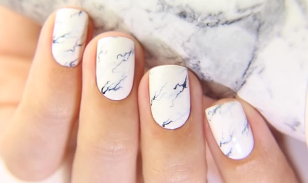 Marmeren manicure met gel-lak