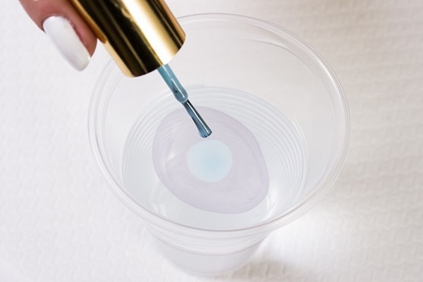 Marmeren manicure met gel-lak